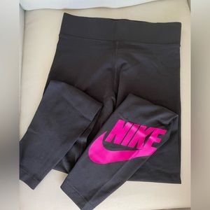 Nike Tight Fit Leggings
